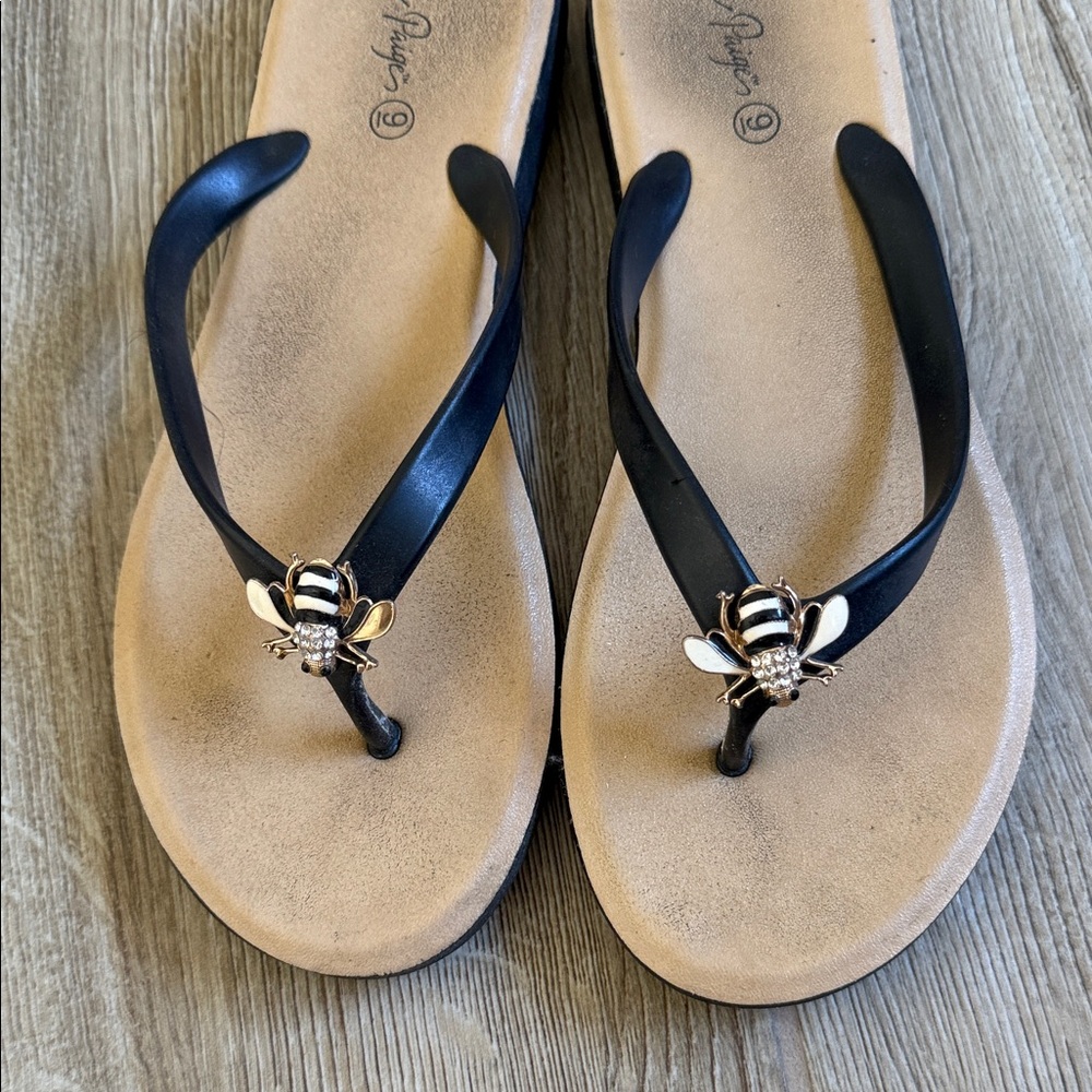 Black Gucci “like”Sandals with Bee Detail 🐝